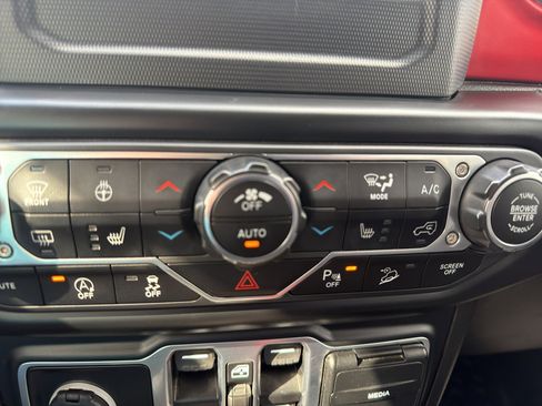 Used 2020 Jeep Wrangler Unlimited Rubicon w/ LED Lighting Group AWD/4WD image 20
