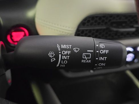 Used 2025 Honda HR-V LX image 19