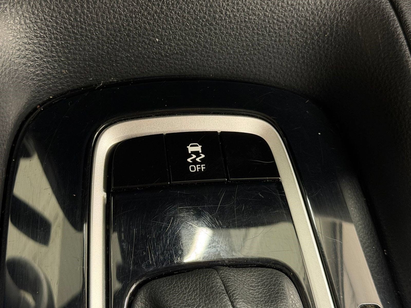 Used 2024 Toyota Corolla LE FWD image 16