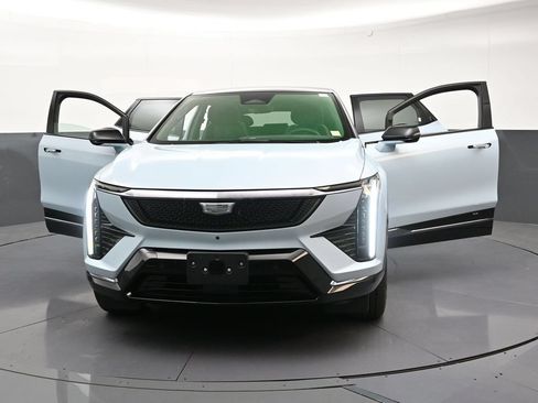 Used 2026 Cadillac Optiq Sport 1 AWD/4WD image 37