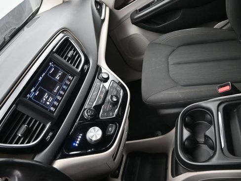 Used 2019 Chrysler Pacifica Touring Plus w/ Cold Weather Group image 20