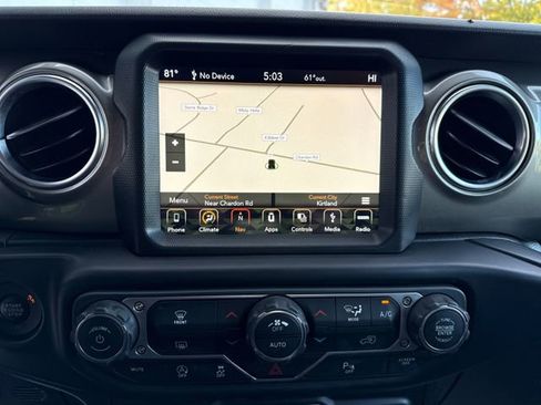 Used 2018 Jeep Wrangler Unlimited Sahara image 30