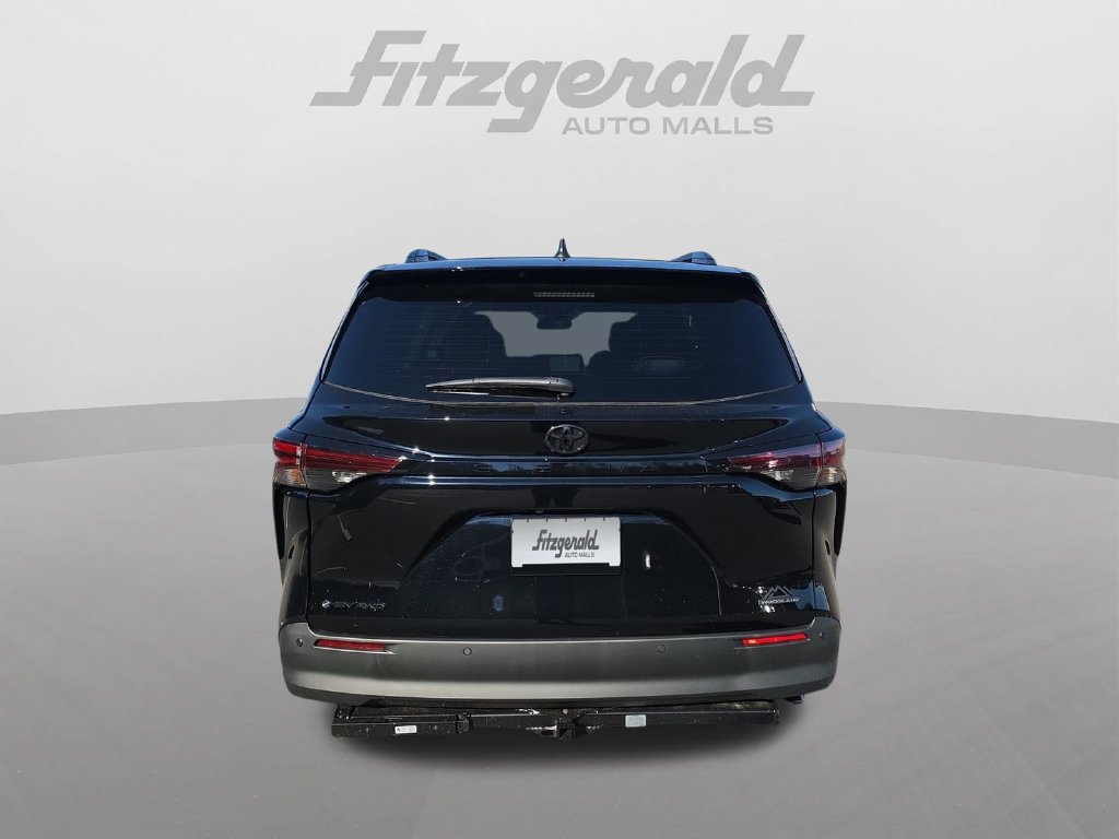 Used 2026 Toyota Sienna XLE Woodland Edition AWD/4WD image 7
