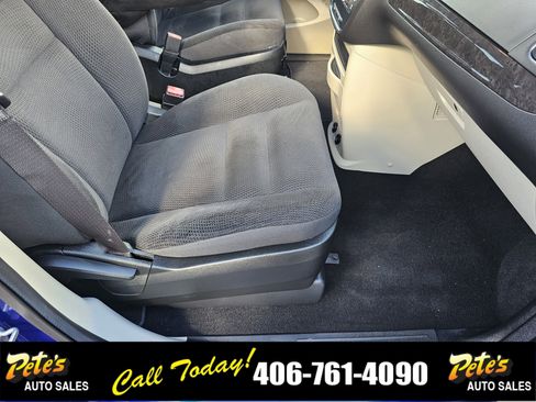 Used 2018 Dodge Grand Caravan SE w/ UConnect Hands-Free Group image 17