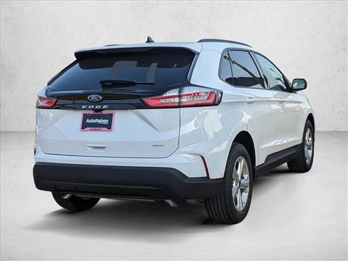 Used 2024 Ford Edge SE image 8