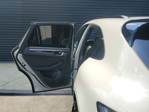 Used 2025 Porsche Macan S image 17