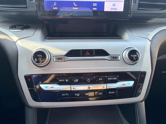 Used 2024 Ford Explorer XLT RWD image 16