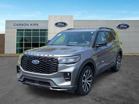 Certified 2025 Ford Explorer ST-Line AWD/4WD image 3
