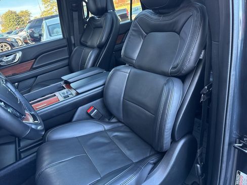 Used 2021 Lincoln Navigator Reserve image 7