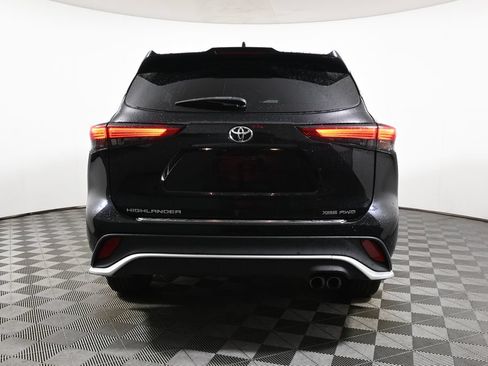 Used 2022 Toyota Highlander XSE AWD/4WD image 10