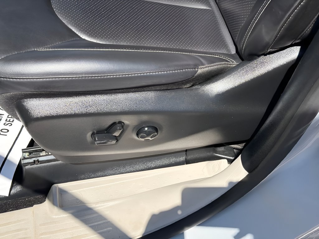 Used 2023 Chrysler Pacifica Touring-L FWD image 22