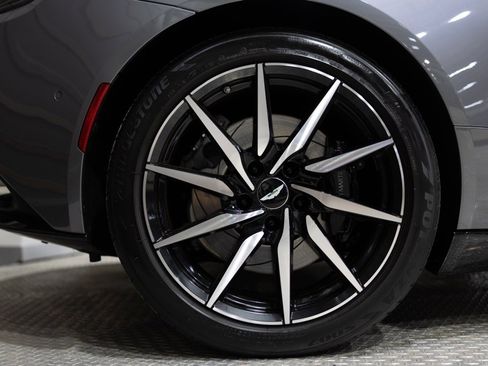 Used 2019 Aston Martin DB11 Coupe image 8