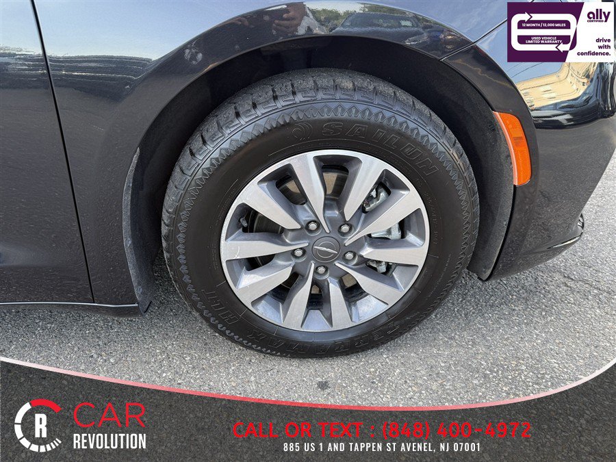 Used 2024 Chrysler Pacifica Limited FWD image 10