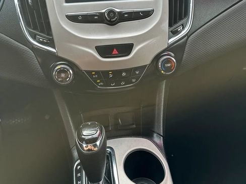 Used 2018 Chevrolet Cruze LS FWD image 27