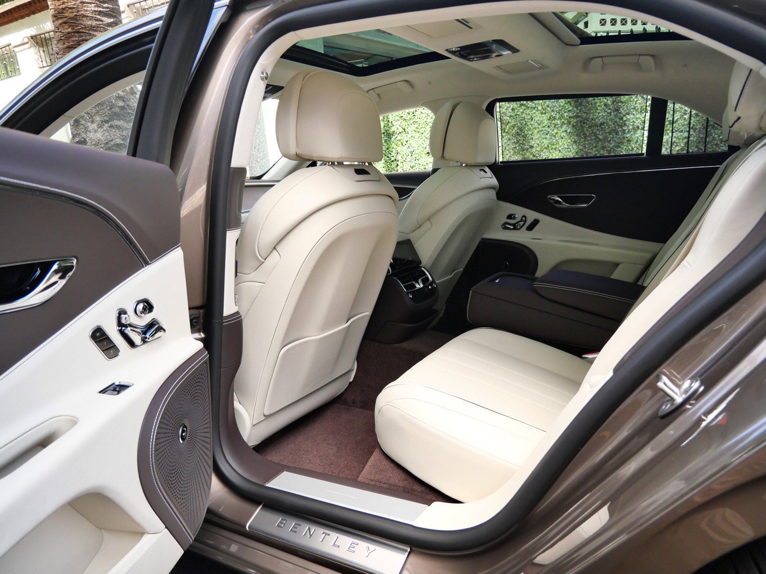 New 2026 Bentley Flying Spur V8 AWD/4WD image 16