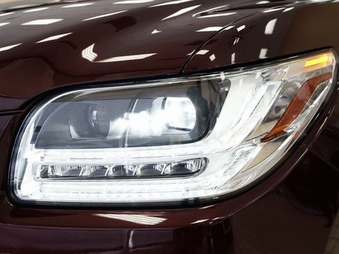 Used 2019 Lincoln Navigator Reserve image 26