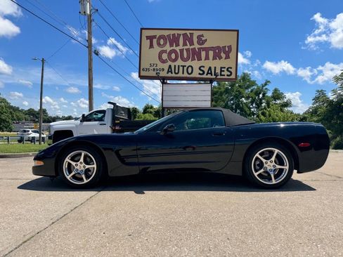 Used 2004 Chevrolet Corvette Convertible w/ Preferred Equipment Group RWD image 4