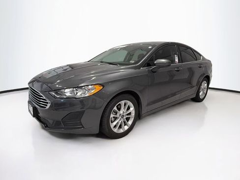Used 2020 Ford Fusion SE image 3