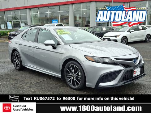 Certified 2024 Toyota Camry SE image 1