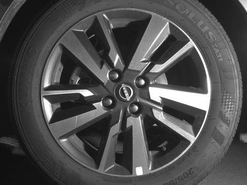 Used 2025 Nissan Versa SV FWD image 12