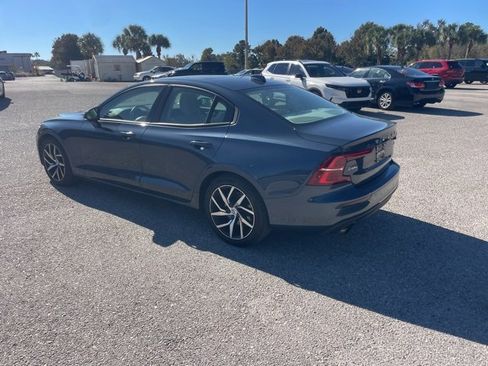Used 2020 Volvo S60 T5 Momentum image 5