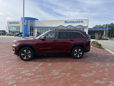 Used 2024 Jeep Grand Cherokee Limited 4xe AWD/4WD image 3
