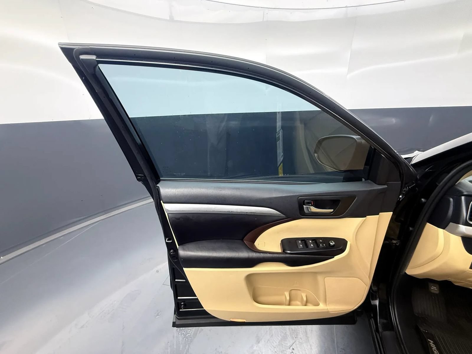 Used 2019 Toyota Highlander XLE AWD/4WD image 36