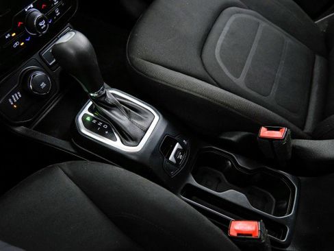 Used 2019 Jeep Renegade Latitude image 20