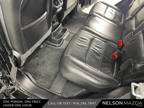 Used 2019 Jeep Wrangler Unlimited Sahara image 40