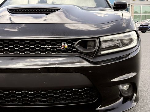 Used 2019 Dodge Charger Scat Pack RWD image 8
