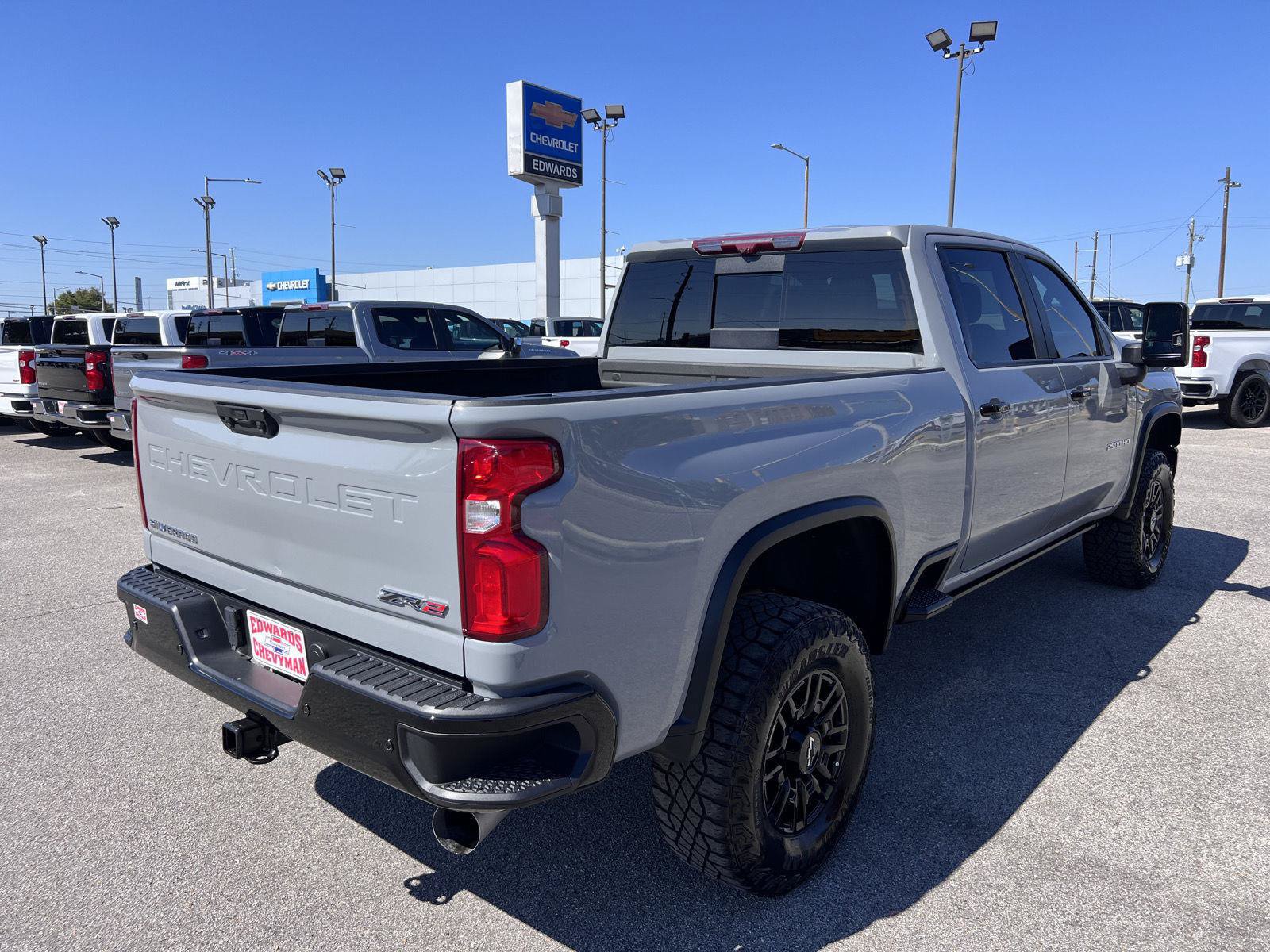 Used 2024 Chevrolet Silverado 2500 ZR2 w/ Technology Package AWD/4WD image 8