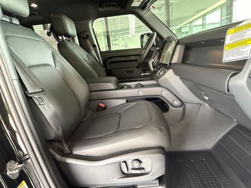 New 2026 Land Rover Defender 110 X-Dynamic SE AWD/4WD image 32