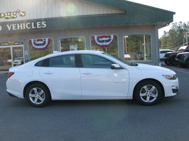 Used 2024 Chevrolet Malibu LT FWD image 3