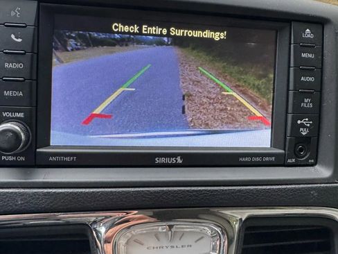 Used 2014 Chrysler Town & Country Touring image 24