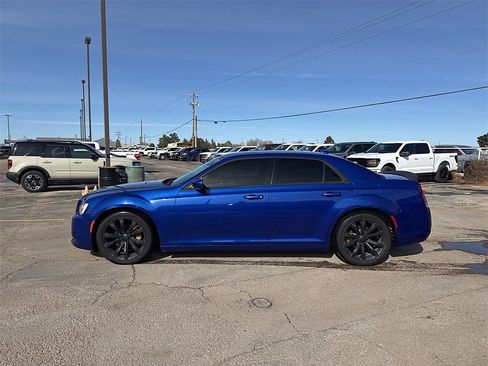 Used 2019 Chrysler 300 Touring L w/ Quick Order Package 22F image 2
