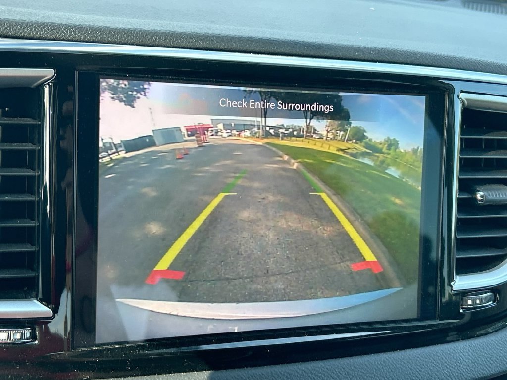Used 2024 Chrysler Pacifica Touring-L FWD image 24