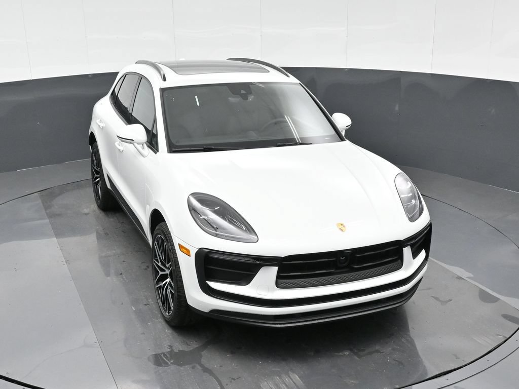 Certified 2026 Porsche Macan AWD/4WD image 32