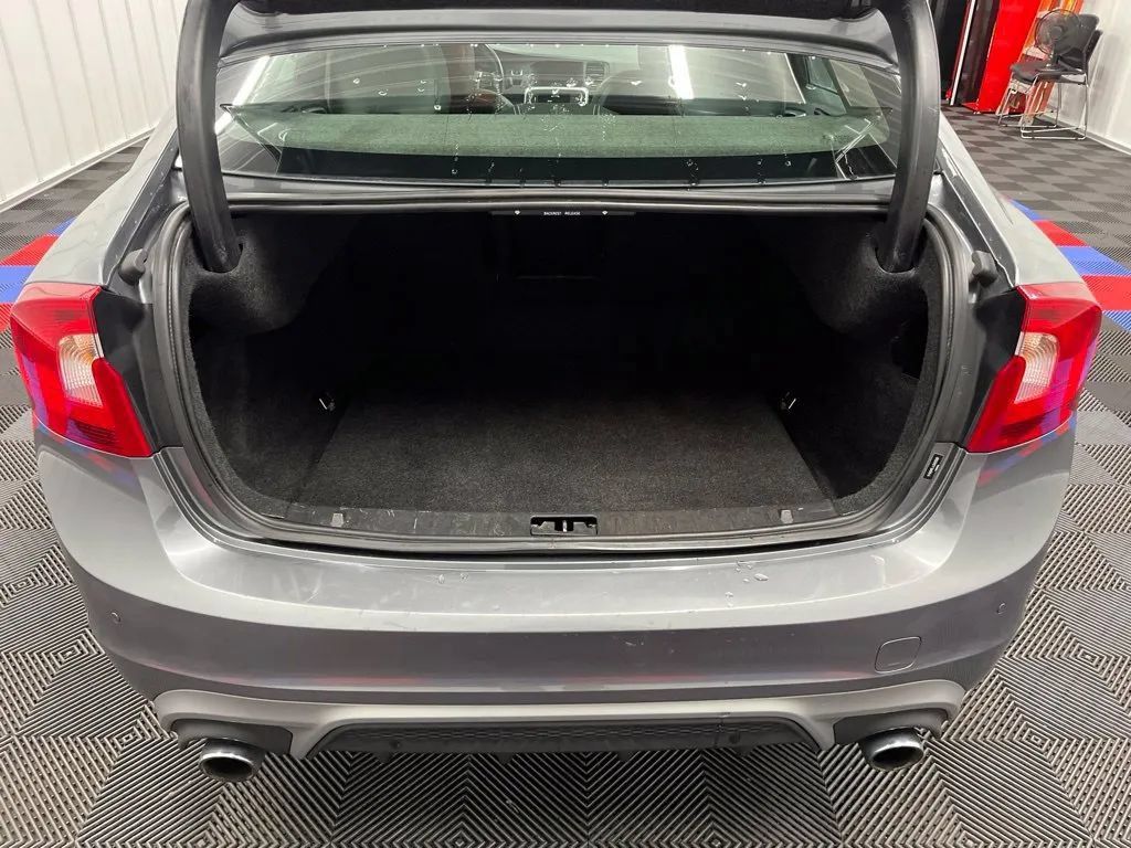 Used 2018 Volvo S60 T5 Dynamic w/ Vision Package AWD/4WD image 4