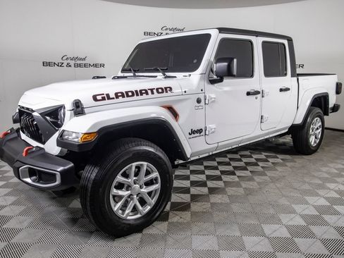 Used 2023 Jeep Gladiator Sport AWD/4WD image 4