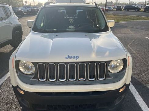 Used 2017 Jeep Renegade Latitude w/ Popular Equipment Group image 3