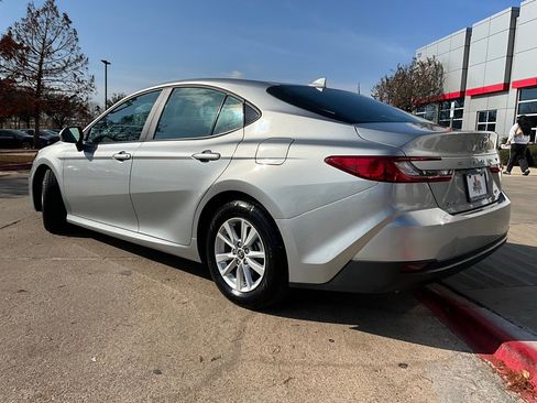 Used 2025 Toyota Camry LE image 8