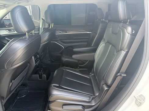 Used 2022 Jeep Grand Cherokee L Limited AWD/4WD image 6