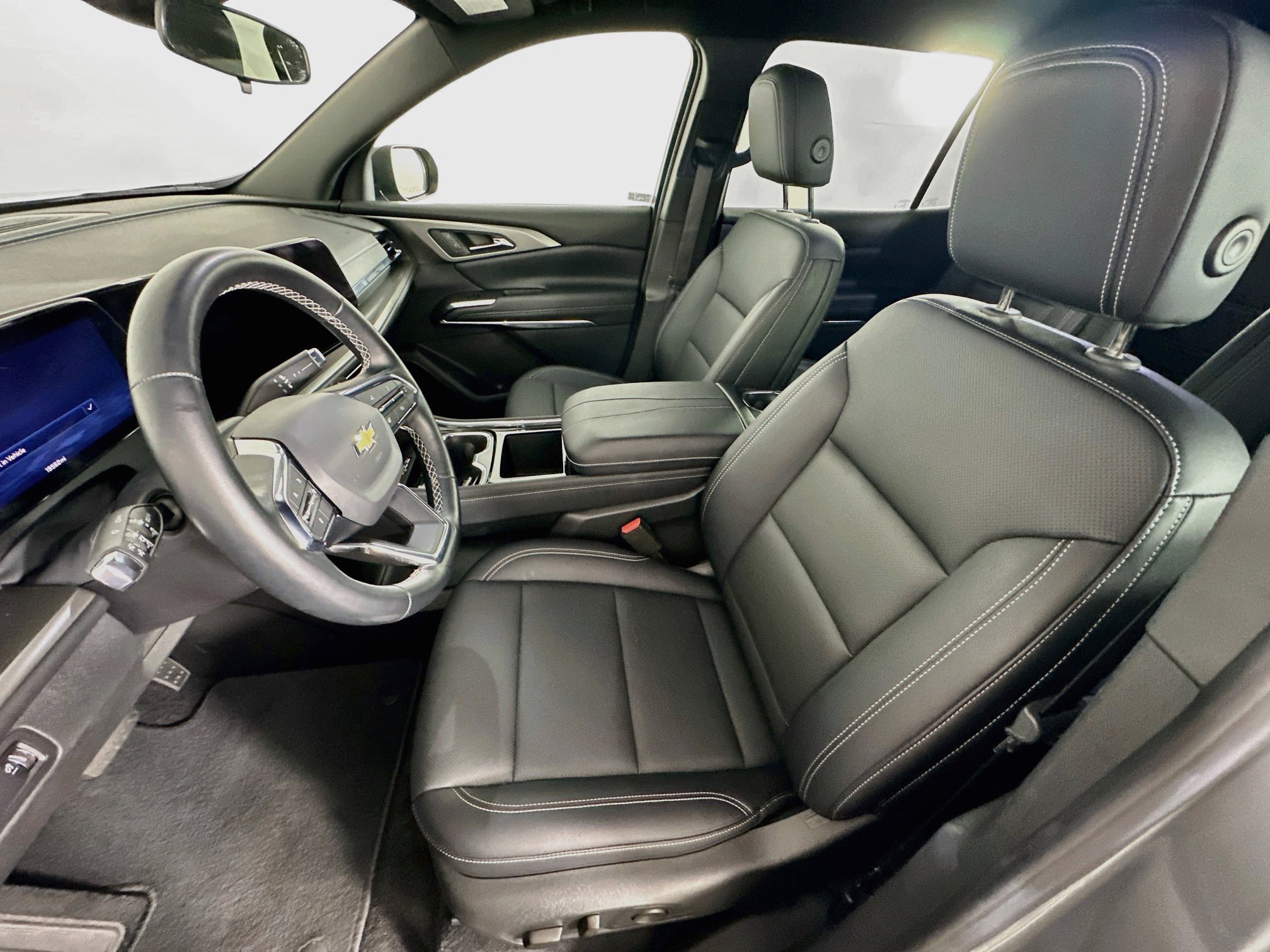 Used 2026 Chevrolet Traverse LT FWD image 13