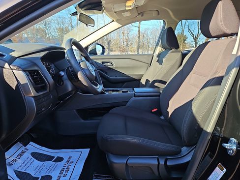 Used 2024 Nissan Rogue S image 13