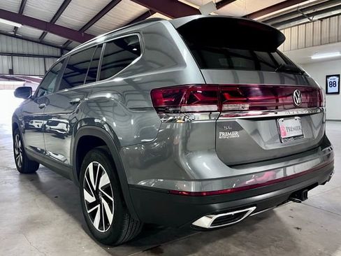 Used 2025 Volkswagen Atlas SE image 6