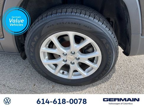Used 2016 Jeep Cherokee Latitude w/ Cold Weather Group AWD/4WD image 17