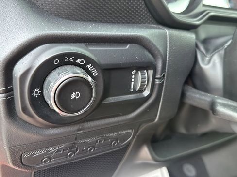 Used 2025 Jeep Wrangler Unlimited Rubicon AWD/4WD image 15
