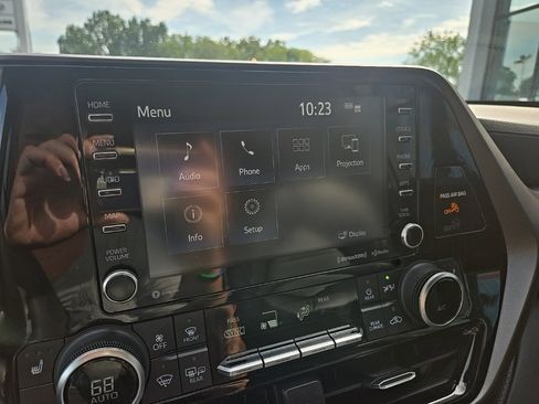 Used 2022 Toyota Highlander XLE image 54