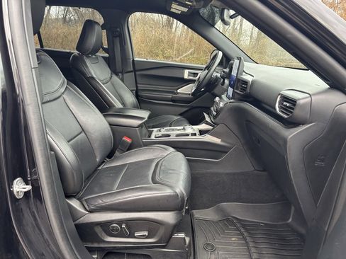 Used 2020 Ford Explorer ST w/ ST Street Pack image 32