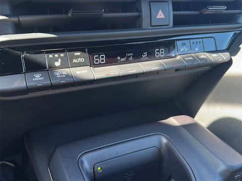 Used 2023 Toyota Crown XLE image 19